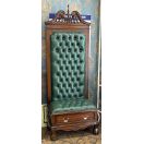 PYH 44 Прихожая, обита кожей зелёного цвета