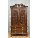 PA 320S Шкаф 2 двери и 4 ящика. Резные дверцы.