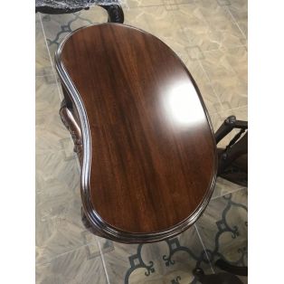 Прикроватная тумбочка PCD 221 в форме фасольки с двумя ящичками.